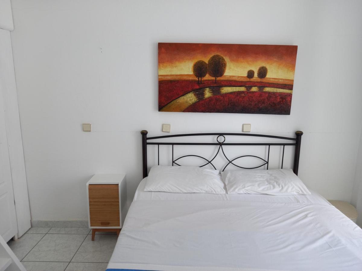Aparthotel Three Harites Perissa  Exteriér fotografie