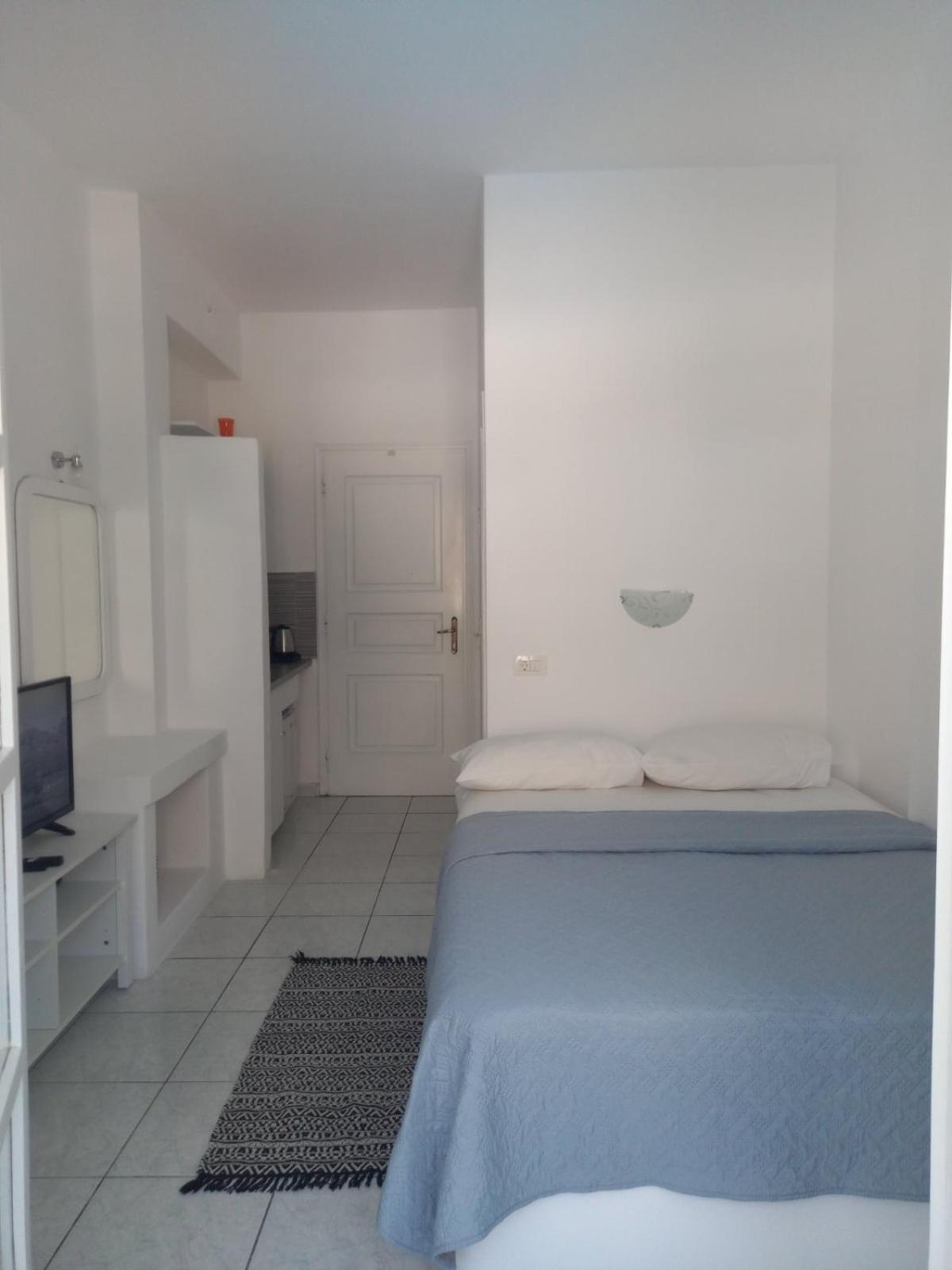 Aparthotel Three Harites Perissa  Pokoj fotografie