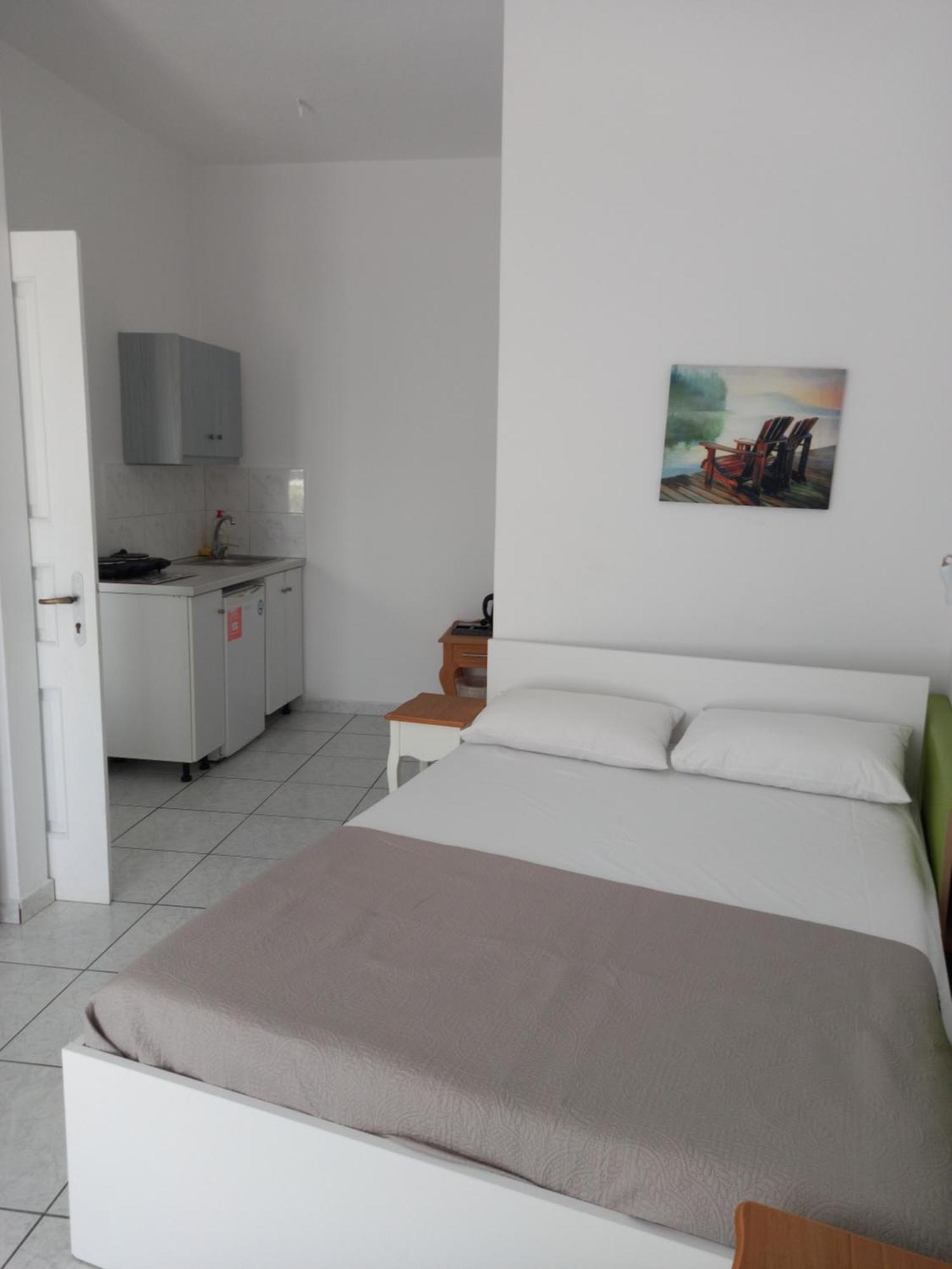 Aparthotel Three Harites Perissa  Pokoj fotografie