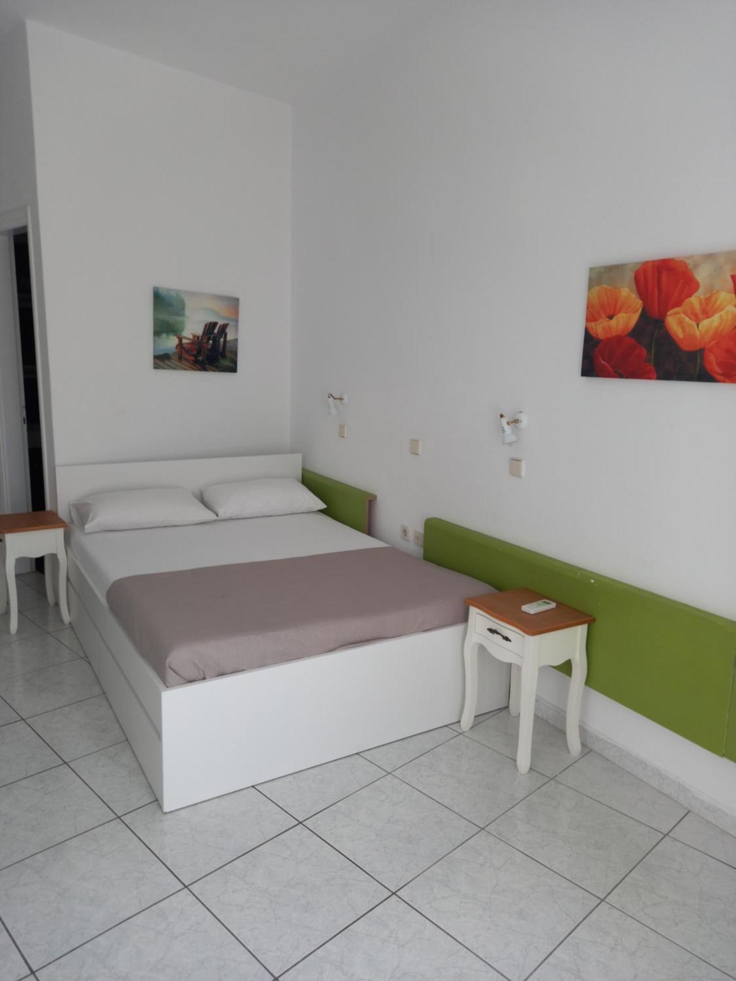 Aparthotel Three Harites Perissa  Pokoj fotografie
