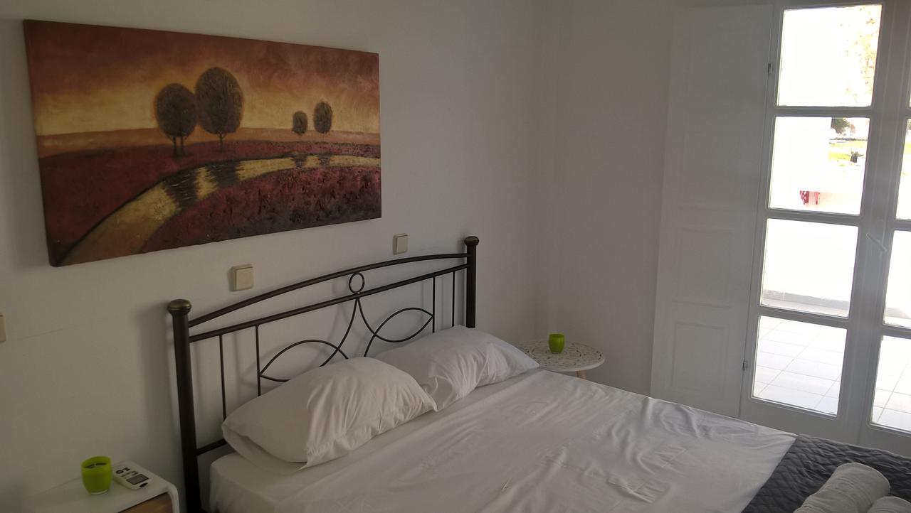 Aparthotel Three Harites Perissa  Exteriér fotografie